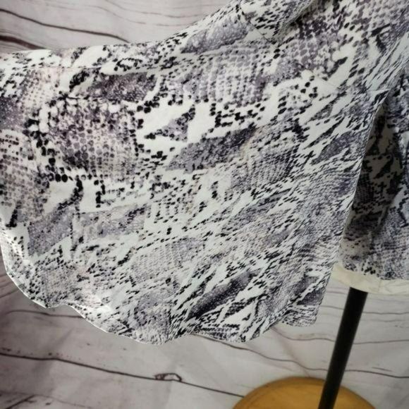 CalvinĀ Klein Women's SnakeāPrint Pink Bell Sleeve Blouseā Small - Picture 6 of 8